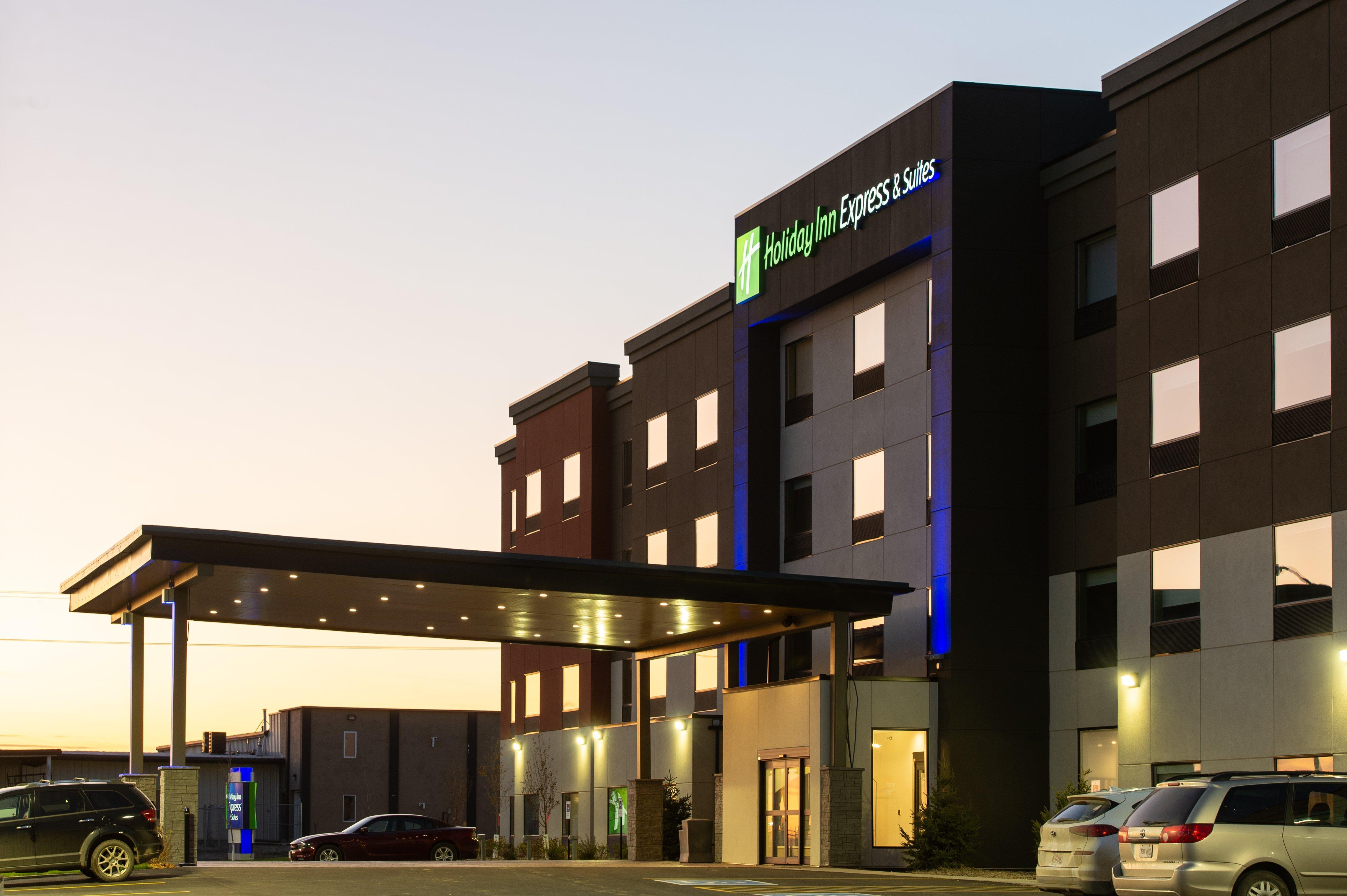 Holiday Inn Express & Suites - North Battleford By Ihg Exterior photo
