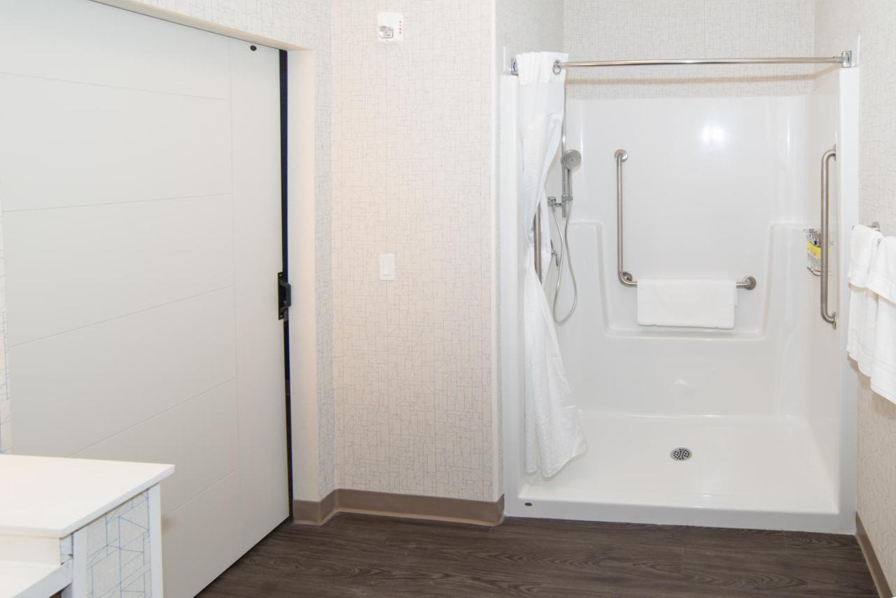 Holiday Inn Express & Suites - North Battleford By Ihg Room photo